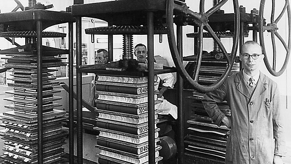 Schwarz-weiss Foto Baumer 1866 Bücherfabrik