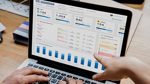 DoComHUB Dashboard am Laptop